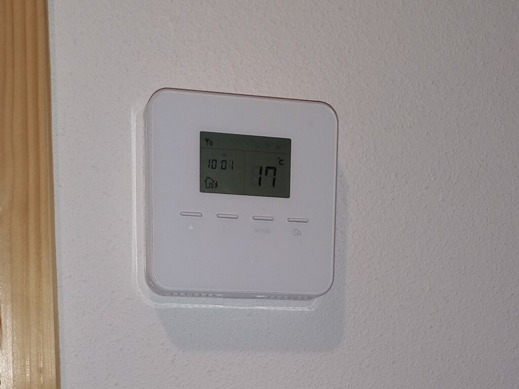 Thermostat an Wand montiert